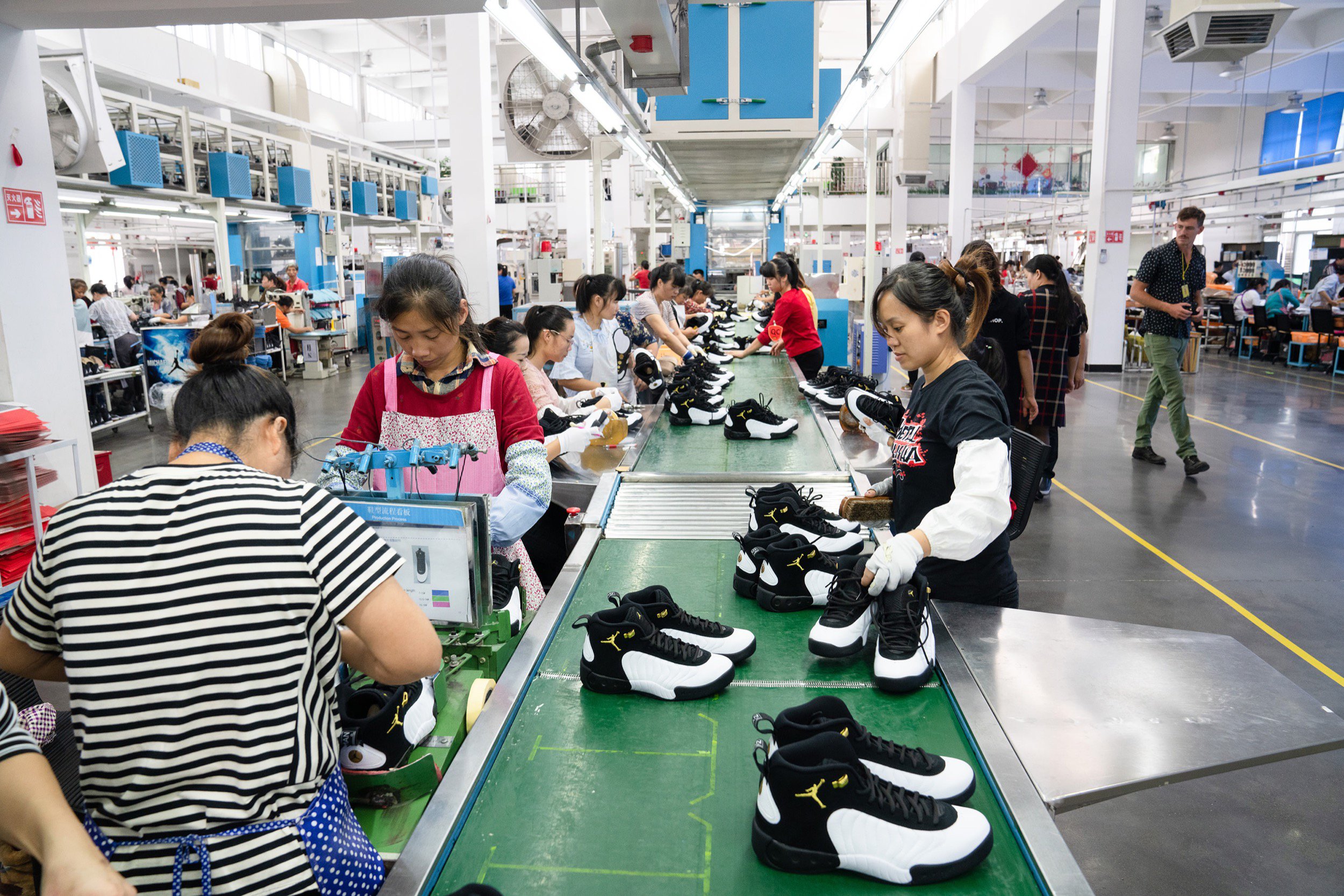 how much does nike pay their workers in china