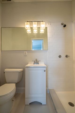 Unit 15 - Bathroom