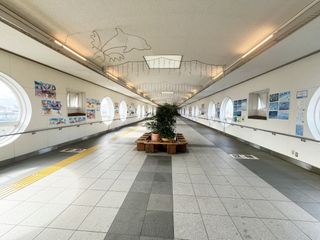 海の絵こども絵画展-直江津駅自由通路-