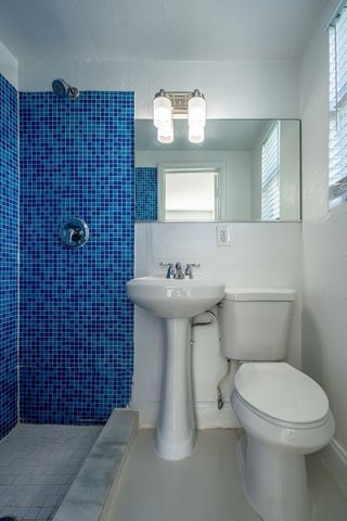 Unit 10 - Bathroom 1