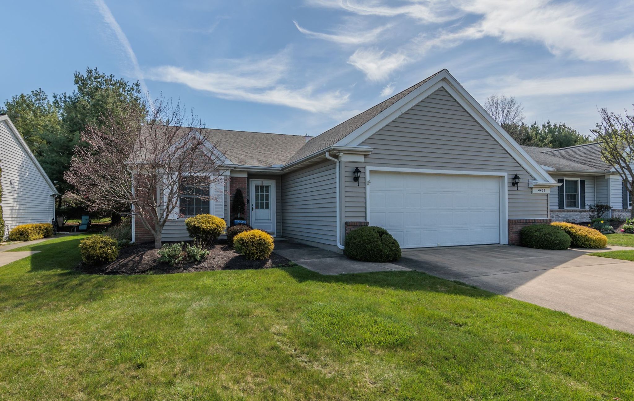 StandAlone Plum Brook Estates Condo!