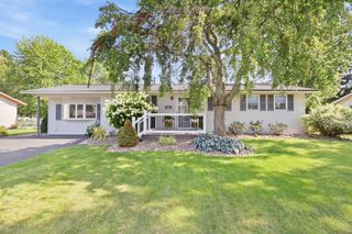 1_545_Northfield_Dr_038
