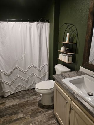 Hall Bathroom 