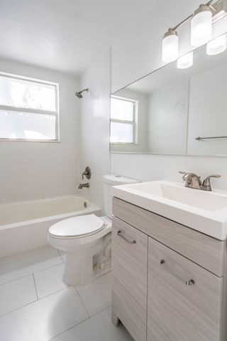 Unit 10 - Bathroom 2