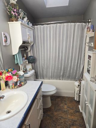 Hall Bathroom 