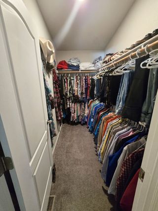 Walkin Closet- Primary