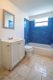 Unit 9 - Bathroom