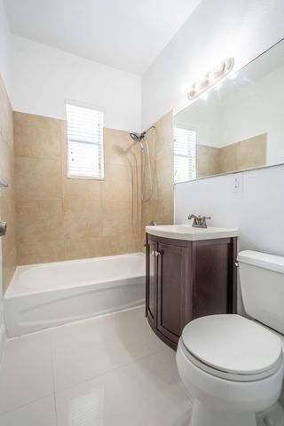 Unit 14 - Bathroom