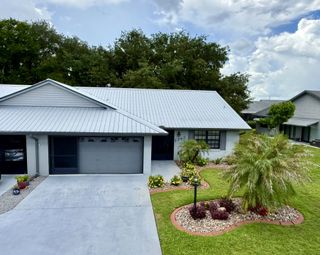 1742 W Orangewood PL