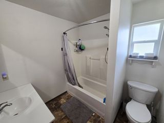 Upstairs Bathroom 
