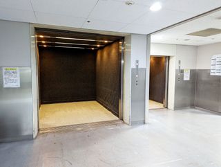 貨物用・非常用エレベーター（東館）