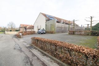 Voorgevel - parking