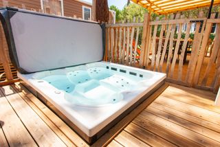 JACUZZI