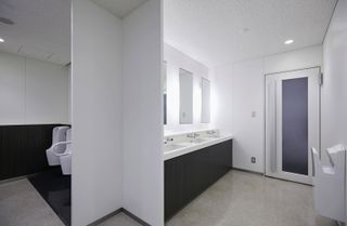 男性用化粧室（東館／オフィスフロア各階4箇所設置）