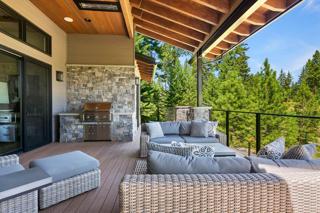 Outdoor elevated deck