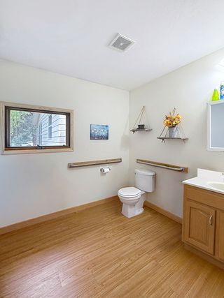 Bathroom/Bonus Room 