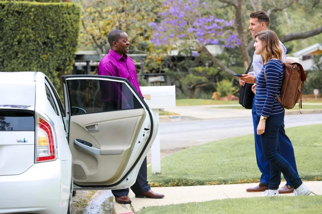 How Does Airport Shuttle Home Pickup Work? A Complete Guide to Shared Ride Door Pickup