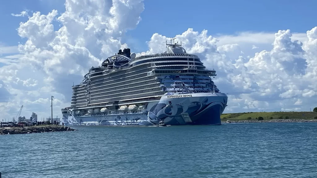 Is There a Free Shuttle from Orlando Airport to Port Canaveral? What Cruisers Need to Know