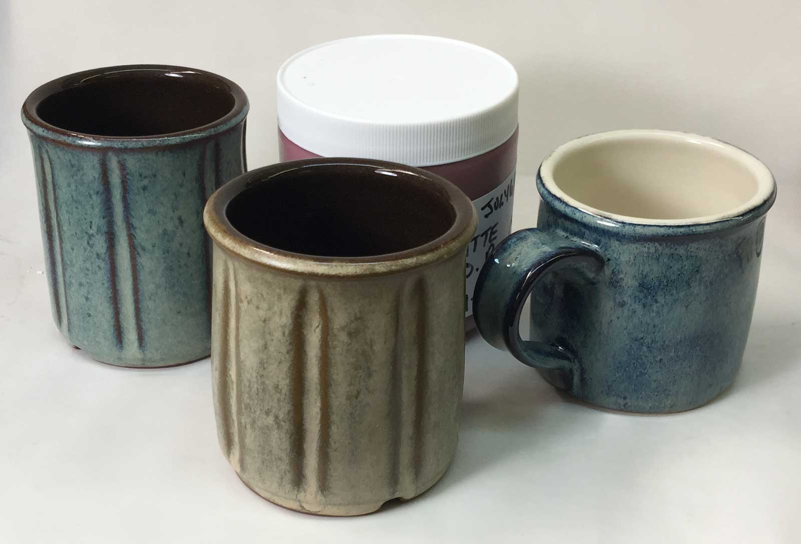 Per piece. The old Pottery Company Mug Blue.