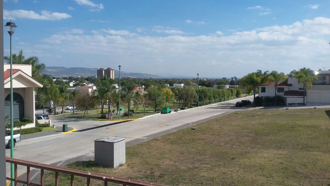 CASA EN VENTA JARDINES DEL CAMPESTRE LEON GTO.