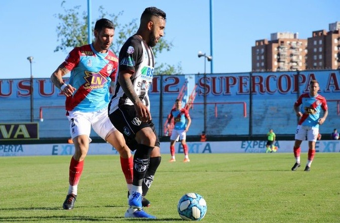 Arsenal y Central Córdoba igualaron 2-2