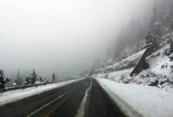Vialidad y organismos de Defensa Civil recomiendan transitar con precaución por el temporal (foto @Marceyap)