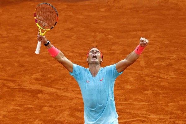 Conquistó Roland Garros por 13ª vez, tras ganar sus 13 finales en París, el récord de un tenista, hombre o mujer, en un Major y llegó a 100 triunfos allí.