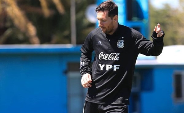 Último entrenamiento de Leo Messi y la Selección Argentina previo al viaje a La Paz, para enfrentar a Bolivia en la segunda fecha de las Eliminatorias.