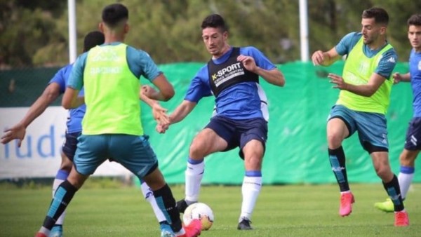 Volvió Lisandro y Racing le ganó a Gimnasia, sin Maradona, con goles de Mauricio Martínez y Matías Rojas.