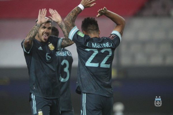 Argentina acumula 8 partidos sin perder como visitante contra Perú: suma 4 empates y 4 triunfos.