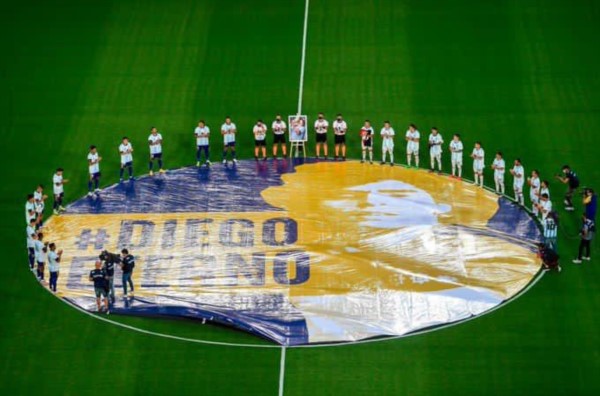 Uno de los tantos homenajes en La Bombonera con todos los jugadores como actores.