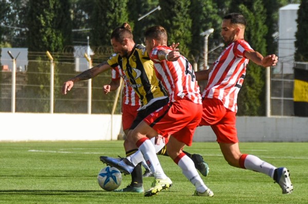 Madryn logró revertir la historia en un puñado de minutos. (Foto: Mariano Di Giusto).