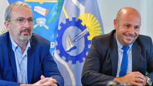 Sastre, a cargo del Ejecutivo, junto al ministro de Salud Puratich ayer durante la videoconferencia.