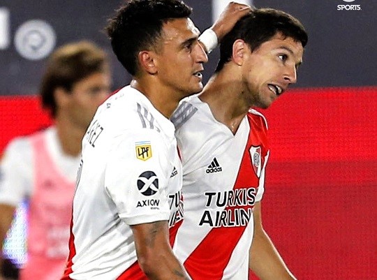 River vence a Arsenal 2-1