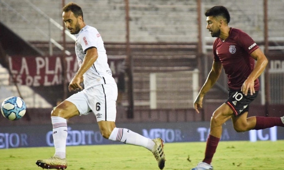 Lanús no pudo con Newell's y quedó lejos de la pelea