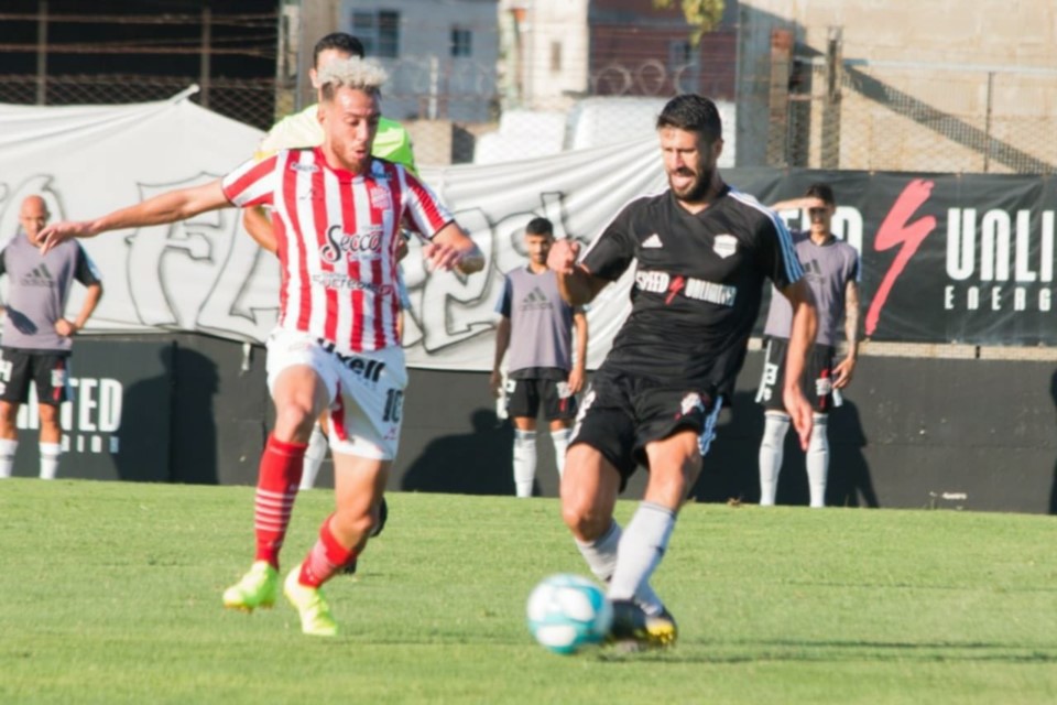 San Martín de Tucumán venció a Riestra y se escapa en lo alto de la Zona B