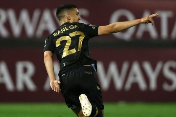 El juvenil Banega abrió el camino para la victoria de Racing.