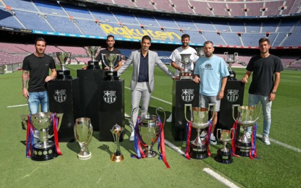 Leo Messi, Sergio Busquets, Gerard Piqué, Jordi Alba y Sergi Roberto acompañaron a Luis Suárez en su despedida.