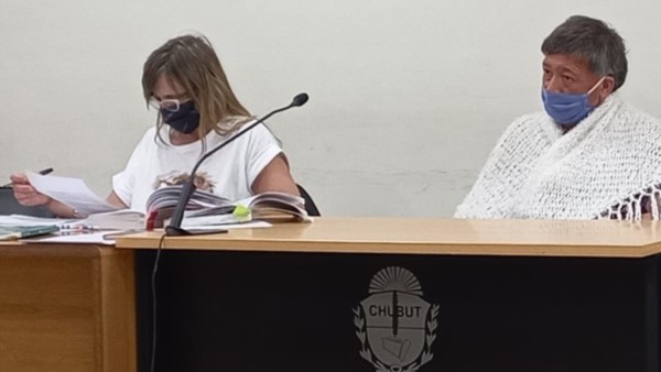 Femicida. Asencio en la audiencia junto con la defensora Sadino. 