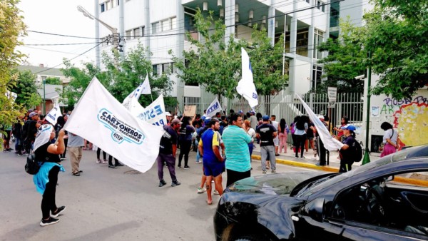 Durante la audiencia hubo una manifestación a las puertas de Tribunales.