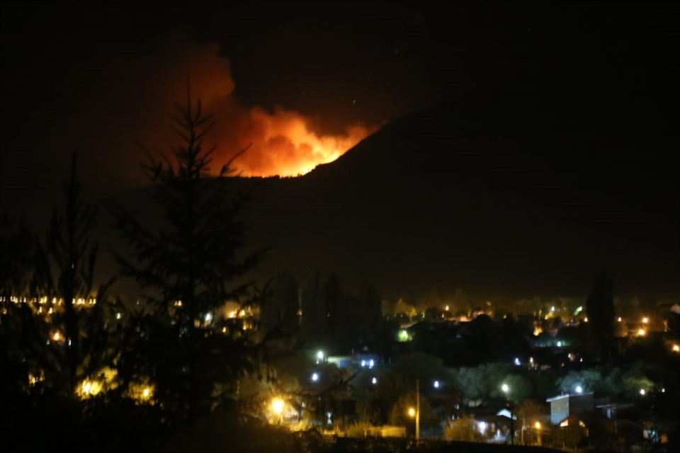 El Bolson El Fuego En Cerro Piltriquitron Obligo A Evacuar Familias De Rinconada Nahuelpan