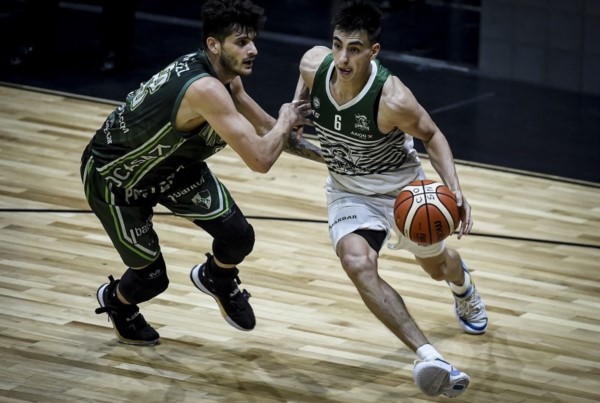 Gimnasia lo remontó en el segundo tiempo (metió un parcial de 15-0 en el 3er cuarto).