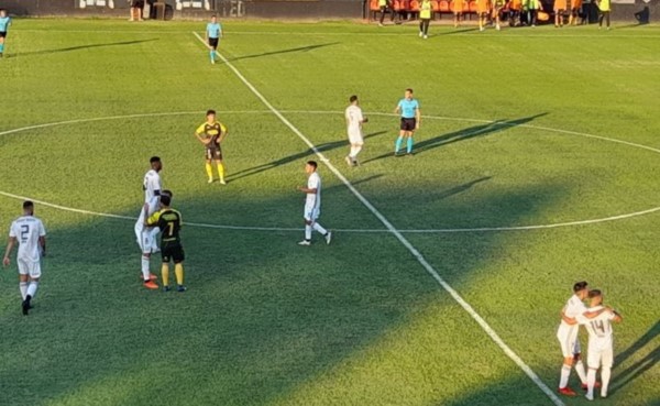 Ferro alcanza victoria en Mataderos y pone primera en el Ferro alcanza victoria en Mataderos y pone primera en el