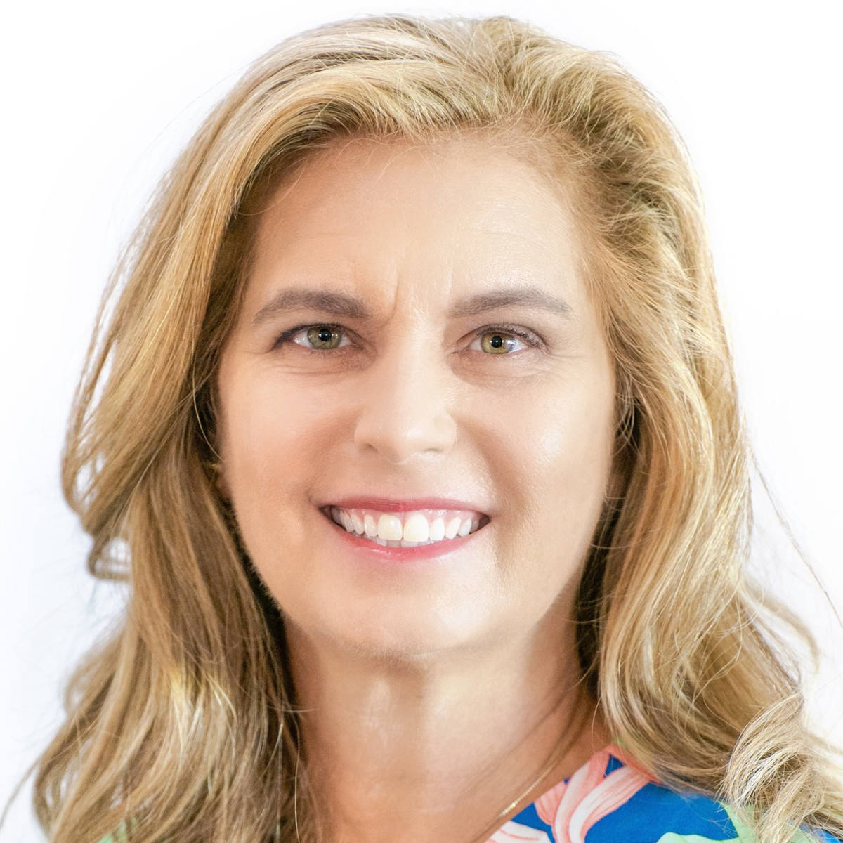 Kim soares 2021 white backedit2