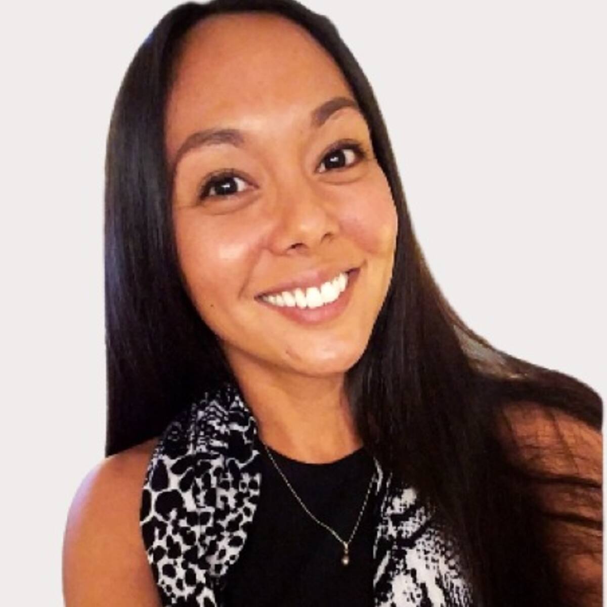 Sadie head shot 2 off white