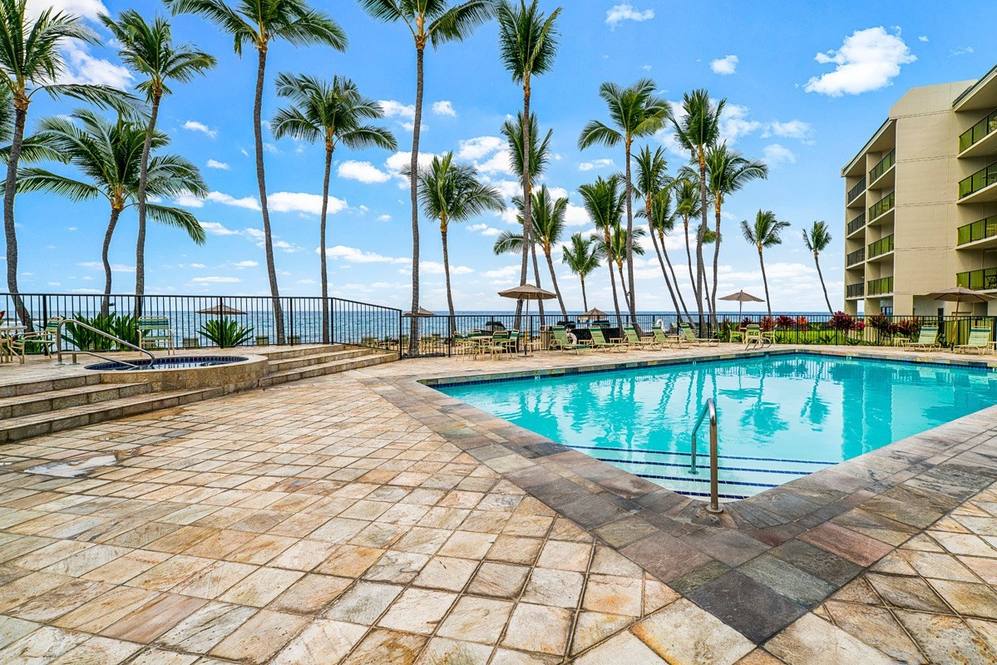 756106 ALII DR 119 Condo for Sale in KAILUAKONA 622307 Denise