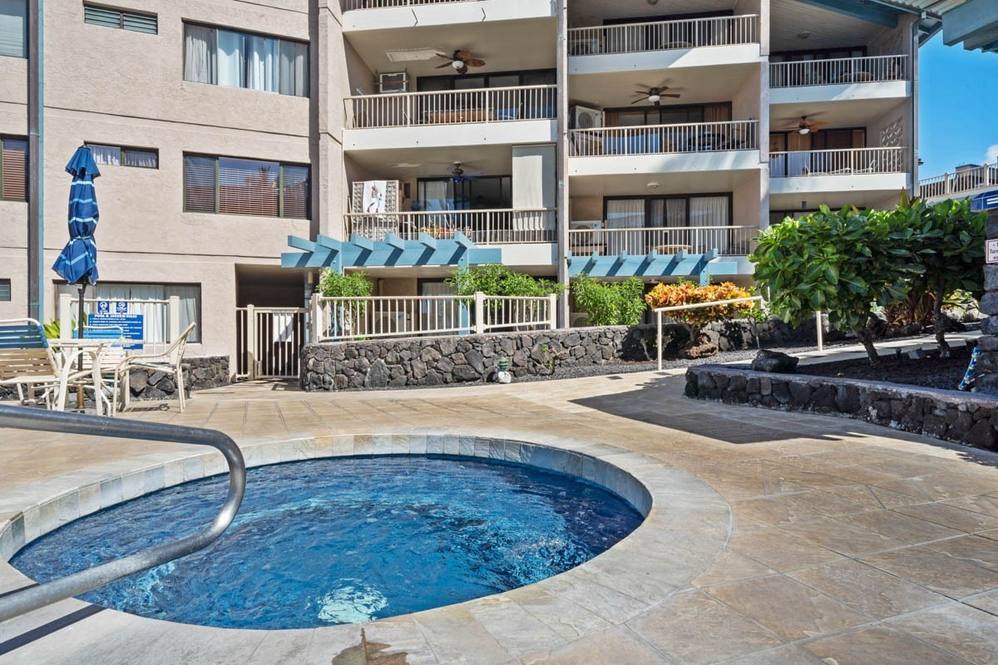 755888 ALII DR E11 Condo for Sale in KAILUAKONA 627779 Mike