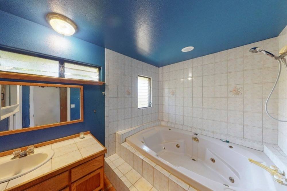 3715 KAWEONUI RD House for Sale in PRINCEVILLE 640890 Carol