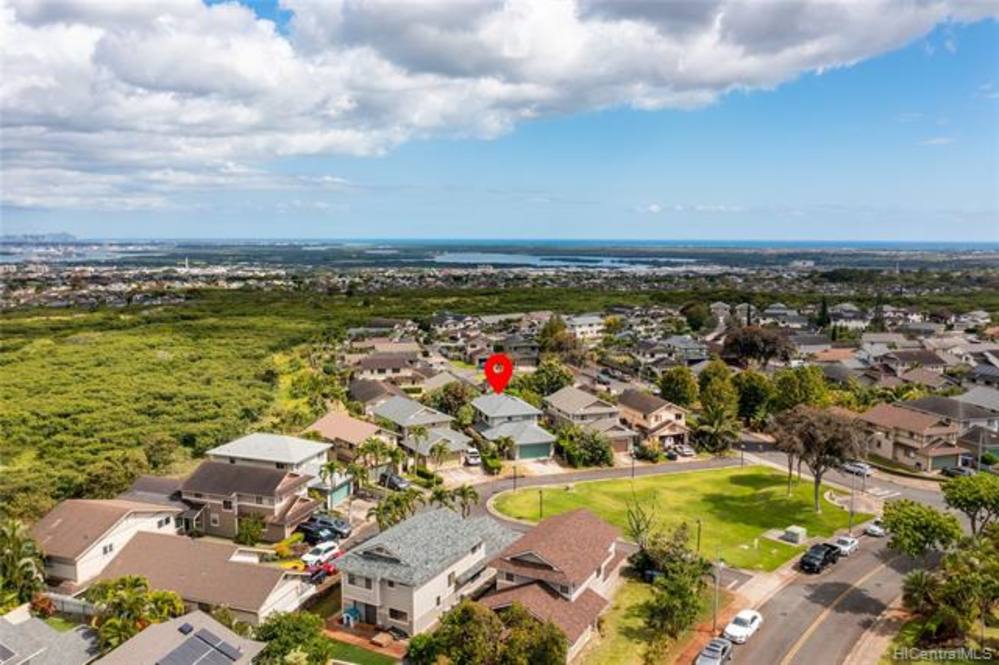 941157 Kaloli Loop House for Sale in Waipahu 202109896 Tarah