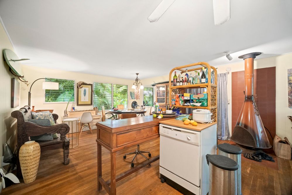 147 ROYAL DR Image 4